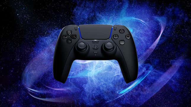 Una PS5 DualSense nera è appesa davanti a uno sfondo interstellare. 